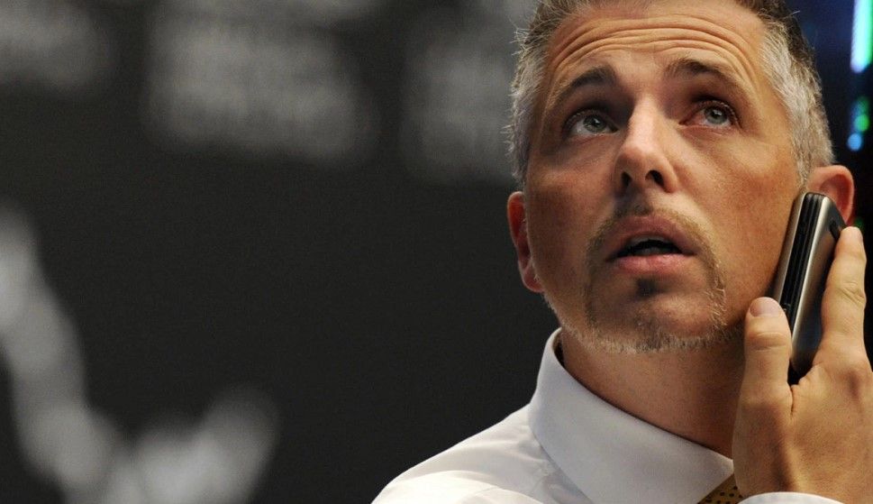 Por qué los celulares deben usarse con la mano derecha