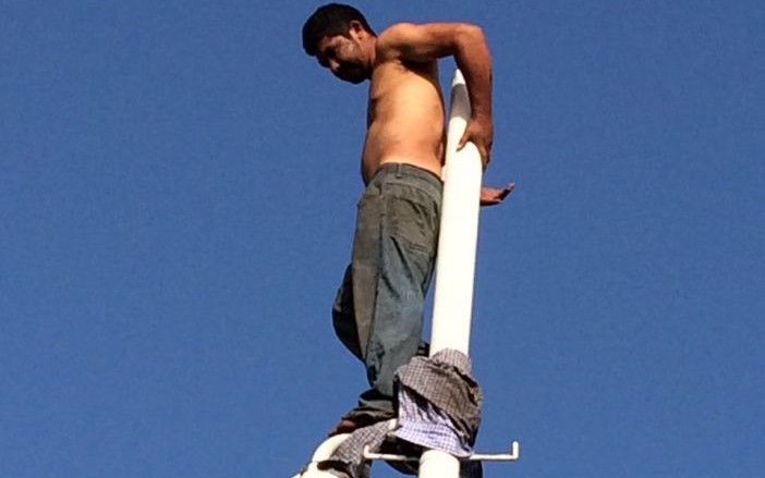 Detienen a hombre que intentaba suicidarse en Villahermosa - suicida-villahermosa