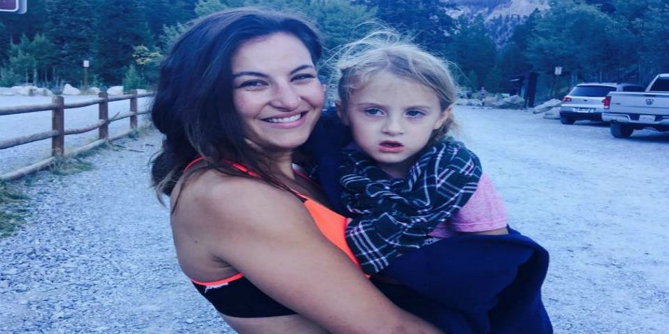 Luchadora de la UFC ayuda a niña lesionada en Las Vegas