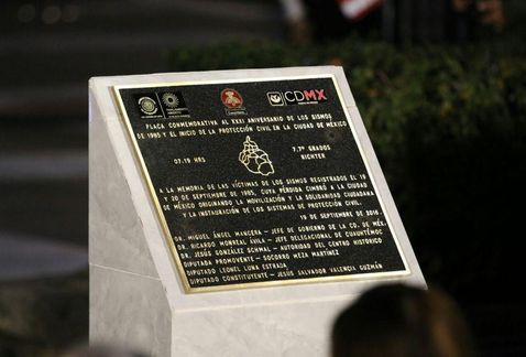 Retiran placa por aniversario del terremoto de 1985 con magnitud errónea - terremoto_del_85-conmemoracion-miguel_angel_mancera-ciudad_de_mexico-milenio_MILIMA20160919_0099_8