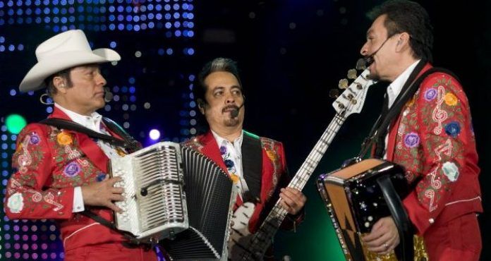 Tigres del Norte apoyan a Hillary Clinton