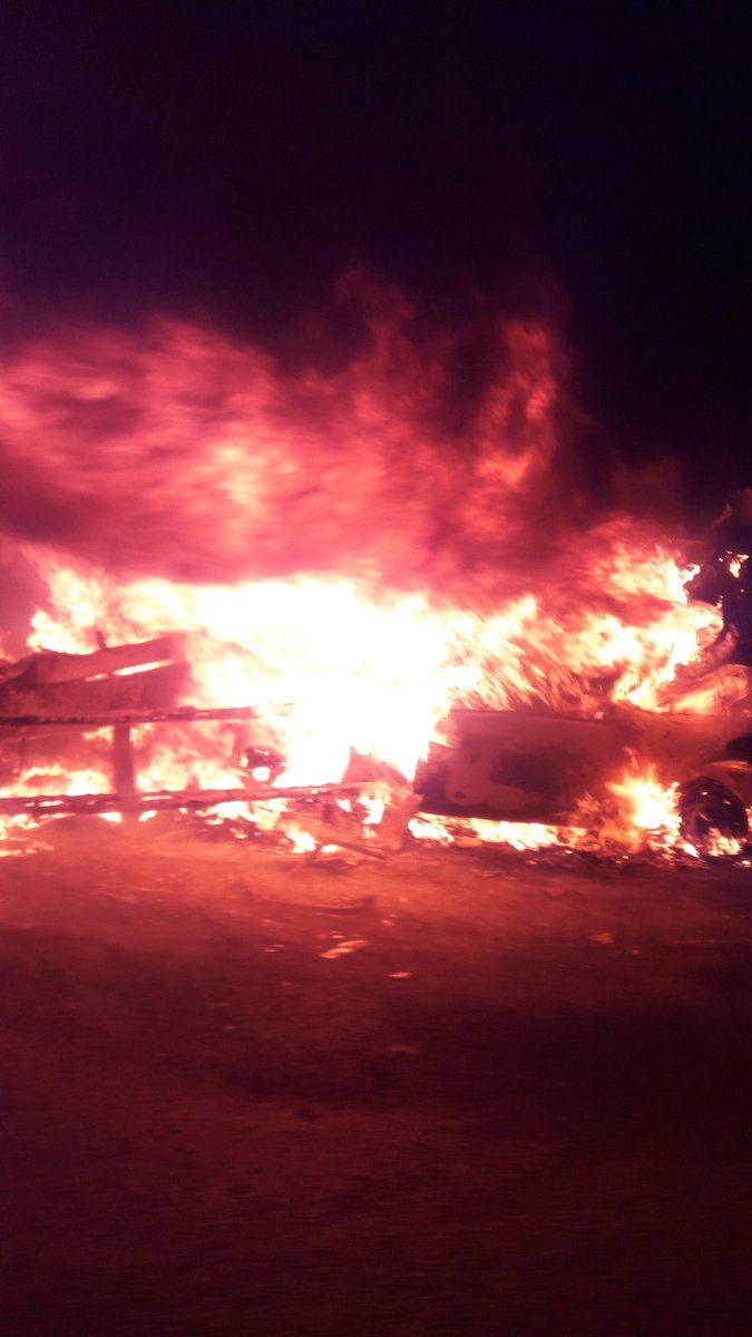 Se incendia tráiler tras choque en Nuevo León. Dos muertos - trailer-escobedo