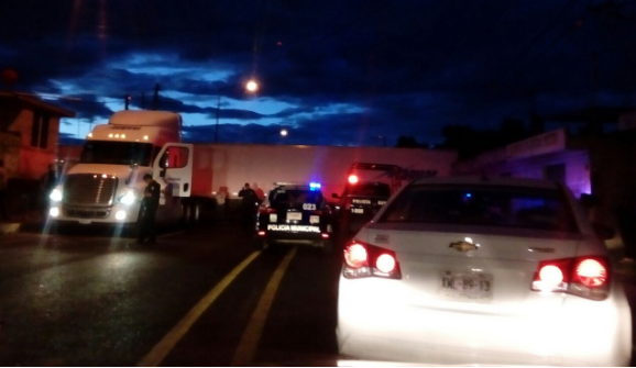 Se suelta caja de tráiler en carretera Puebla-Tlaxcala