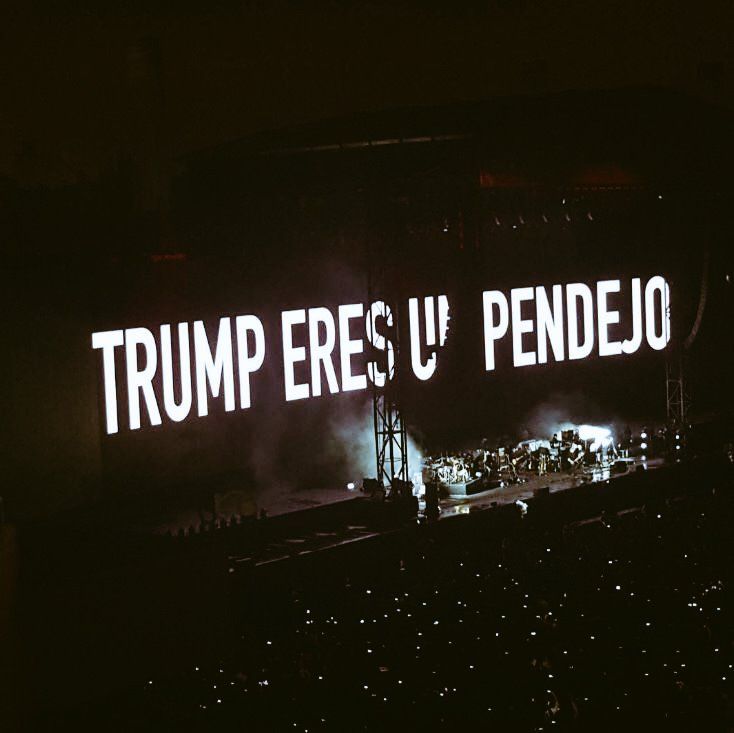 Roger Waters se pronuncia contra Trump durante primer concierto en México - trump-pendejo-waters