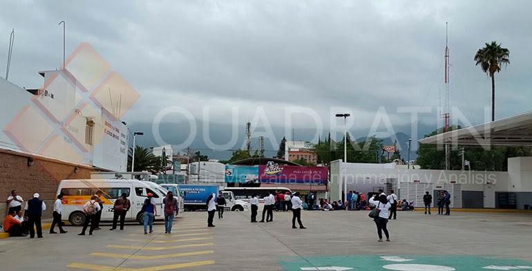 Normalistas retienen autobuses y vehículos de empresas en Oaxaca - unnamed-7