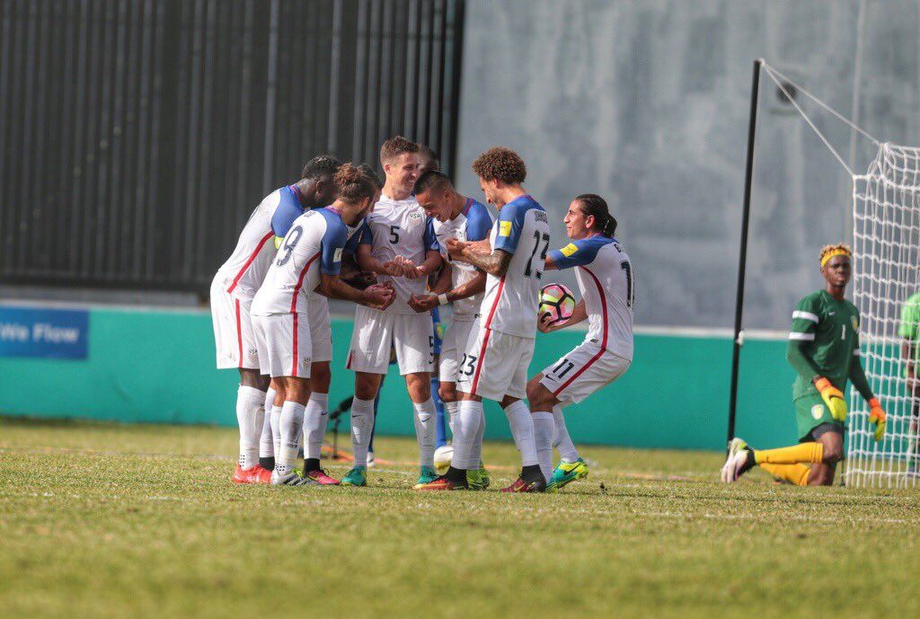EE.UU. golea a San Vicente y se acerca al Hexagonal final