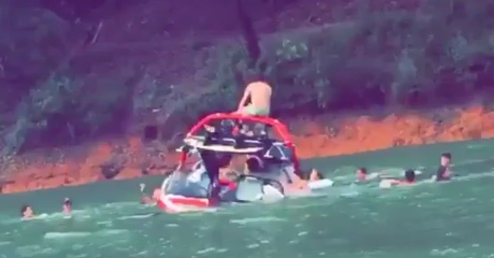 Embarcación se hunde en Valle de Bravo