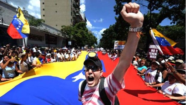 Oposición venezolana mantendrá protestas por referéndum contra Maduro
