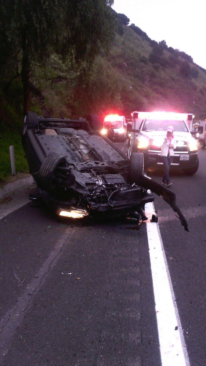 Vuelca automóvil en la Autopista México-Cuernavaca - volcadura-cuernavaca