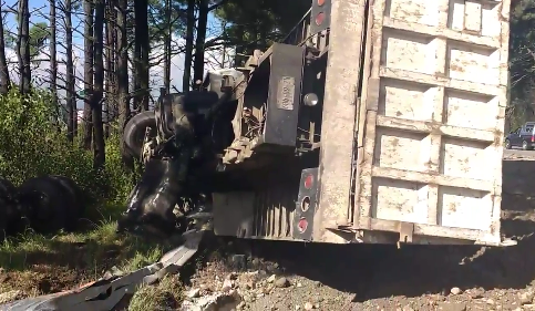 Volcadura de camión provoca caos en la México-Toluca - volcadura-mexico-toluca