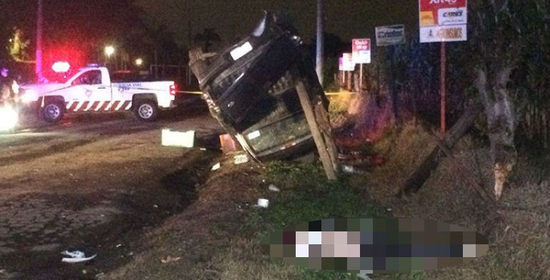 Mueren 2 personas y un bebé por volcadura en Zapopan