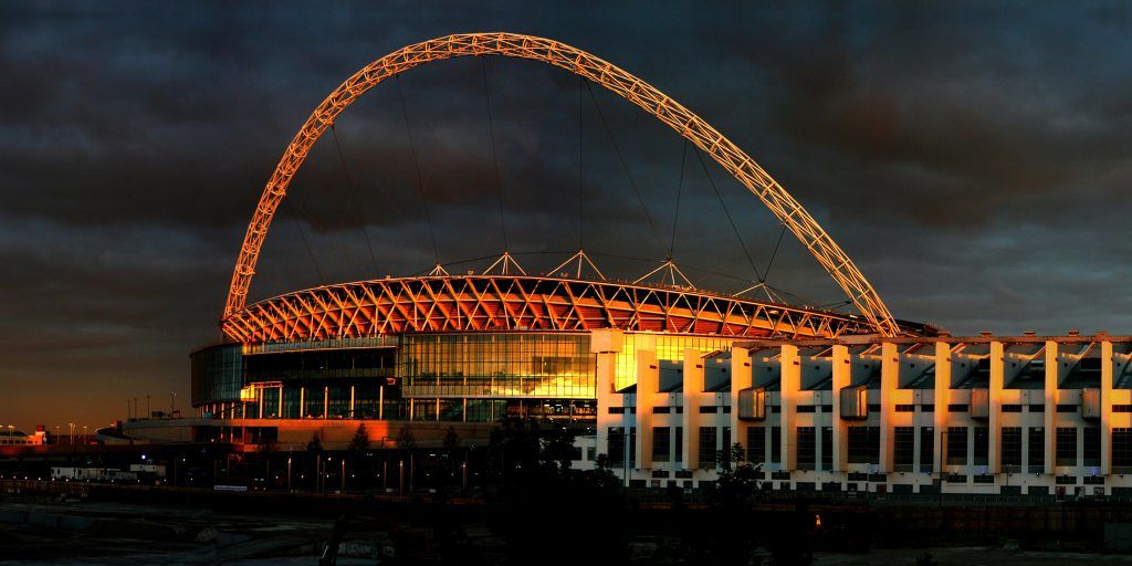 Los 20 estadios que todo aficionado al futbol debe conocer - wembley-1024x512