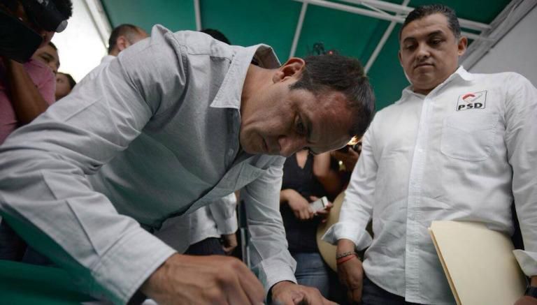 Fiscalía señala que firma de Cuauhtémoc Blanco es falsa