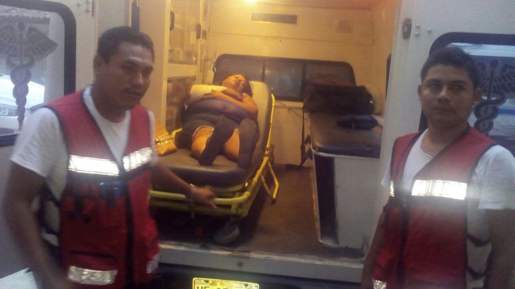 Volcadura de autobús de pasajeros en Tecpan deja cuatro heridos - 274028cf-111c-4366-b930-e6309a6c6eaf-1024x576