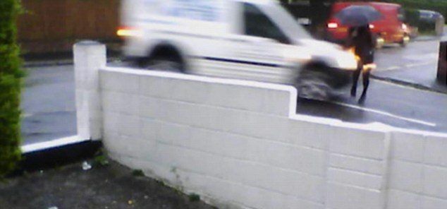 Video: camioneta atropella a menor en Inglaterra