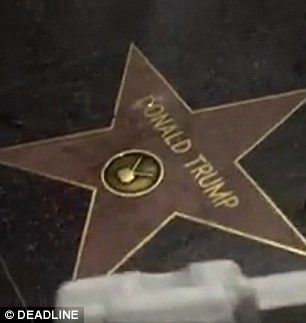 Detienen al sospechoso de vandalizar la estrella de Trump en Hollywood - 39BE1B7A00000578-3879200-Attacked_Donald_Trump_s_star_on_the_Hollywood_Walk_of_Fame_was_s-a-30_1477586103273
