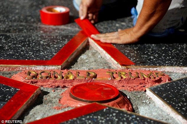 Detienen al sospechoso de vandalizar la estrella de Trump en Hollywood - 39BE74F500000578-3875358-image-a-17_1477506821635