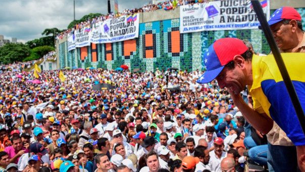 Parlamento de Venezuela declarará el “abandono del cargo” de Maduro - 460746_274838