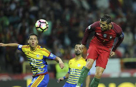 CR7 anota cuatro en goleada de Portugal - 460x-3