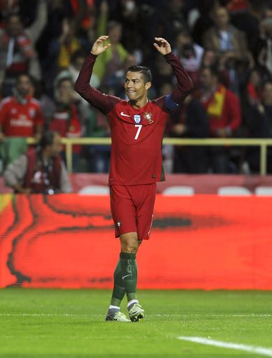CR7 anota cuatro en goleada de Portugal - 460x-6