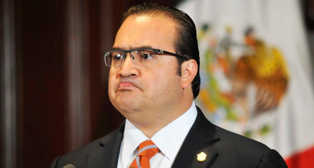 Suegros de Javier Duarte no podrán abandonar su municipio