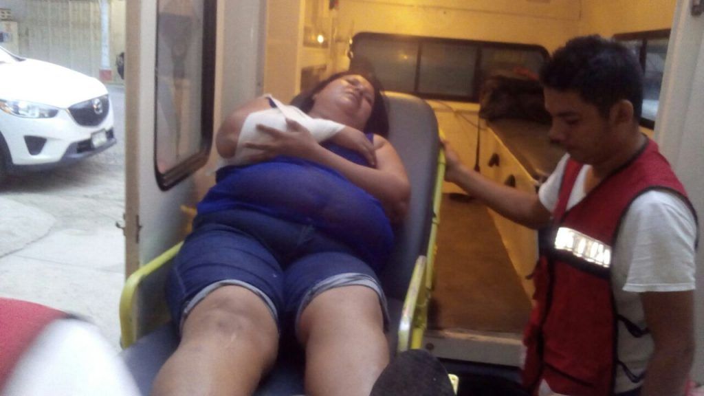 Volcadura de autobús de pasajeros en Tecpan deja cuatro heridos - 5b473459-76d2-430c-a457-b93373c1722e-1024x576