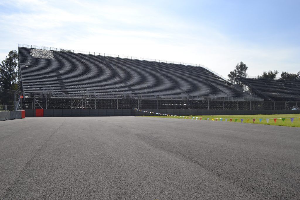 Autódromo Hermanos Rodríguez casi listo para la Fórmula 1 - 7-En-la-primera-zona-de-curvas-los-aficionados-pueden-ver-una-de-las-partes-más-espectaculares-de-la-carrera-1024x683