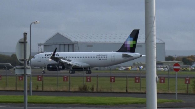 Este martes inician sanciones a aerolíneas por demoras - 92129864_volaris2