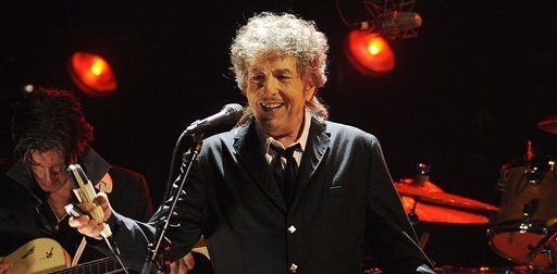 Bob Dylan acepta el Nobel de Literatura