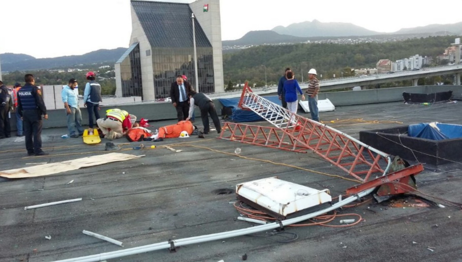 Cae antena en Perisur y lesiona a dos trabajadores - Captura-de-pantalla-2016-10-06-a-las-19.36.31