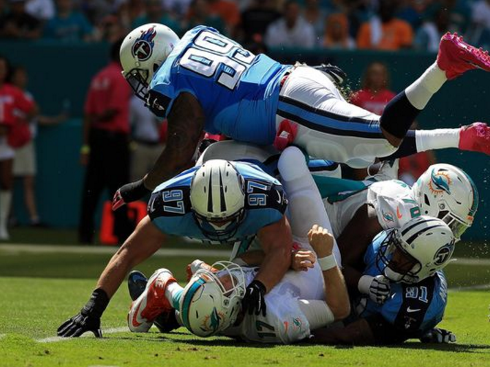 Mariota y los Titanes vencen a los Delfines