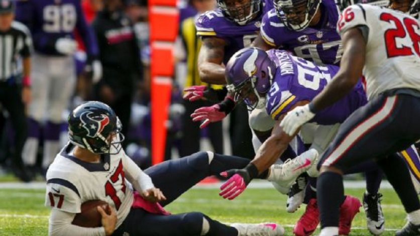 Vikingos y su imponente defensiva aplastan a Houston