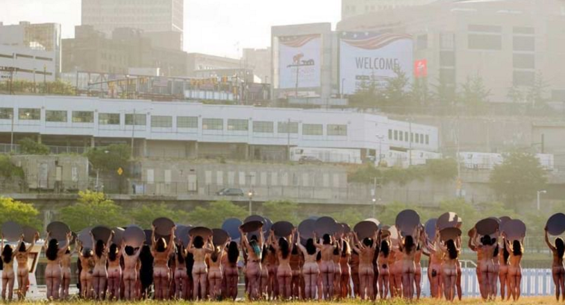Mujeres desnudas protestan contra Trump - Captura-de-pantalla-2016-10-13-a-las-19.59.49