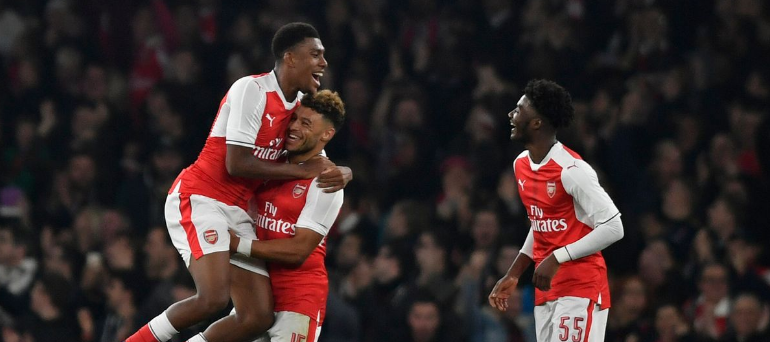 Arsenal y Liverpool avanzaron a los cuartos de la Copa de la Liga