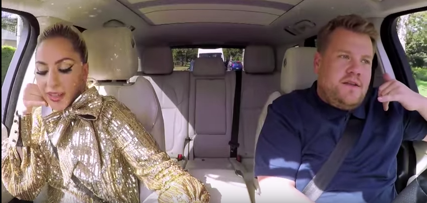 Video: Lady Gaga se subió al carpool karaoke de James Corden - Captura-de-pantalla-2016-10-26-a-las-17.33.34