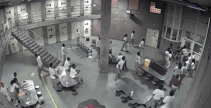 Video: pelea en cárcel en EE.UU. dejó 10 heridos - Captura-de-pantalla-2016-10-26-a-las-19.53.35