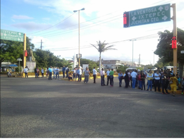 Trabajadores de Salud bloquean 23 puntos carreteros en Oaxaca - Captura-de-pantalla-2016-10-28-a-las-13.51.37