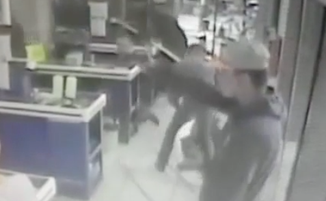 Video: sujetos asaltan tienda de autoservicio en la Doctores