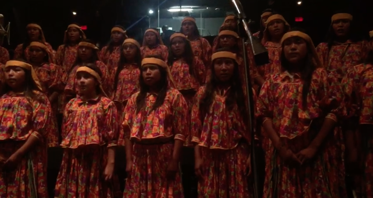 Video: las niñas rarámuris que cantarán el Himno Nacional en la F1 Video: las niñas rarámuris que cantarán el Himno Nacional en la F1