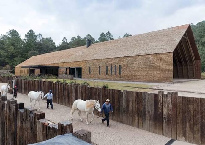 Alcaldes muestran supuesto rancho de Javier Duarte