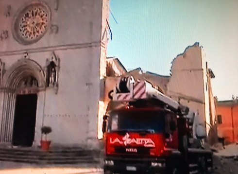 Italia sufre su peor temblor en casi cuarenta años - Captura-de-pantalla-2016-10-30-a-las-2.05.22