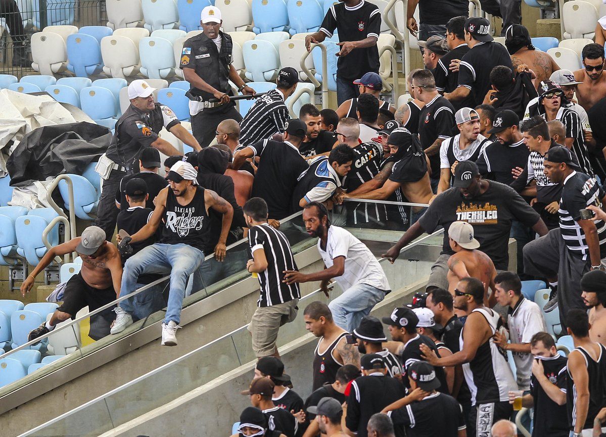 Arrestan a 42 aficionados de Corinthians tras pelea