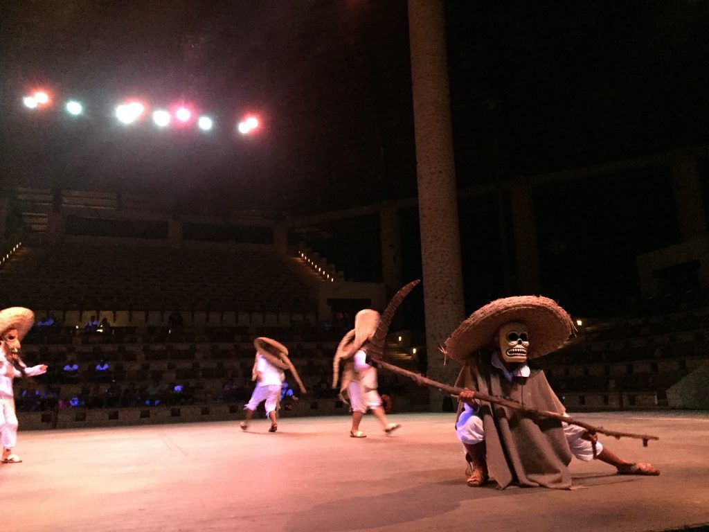 Una opción para celebrar Día de Muertos en la Riviera Maya - El-espectáculo-nocturno-tiene-una-edición-especial-de-Día-de-Muertos-1024x768