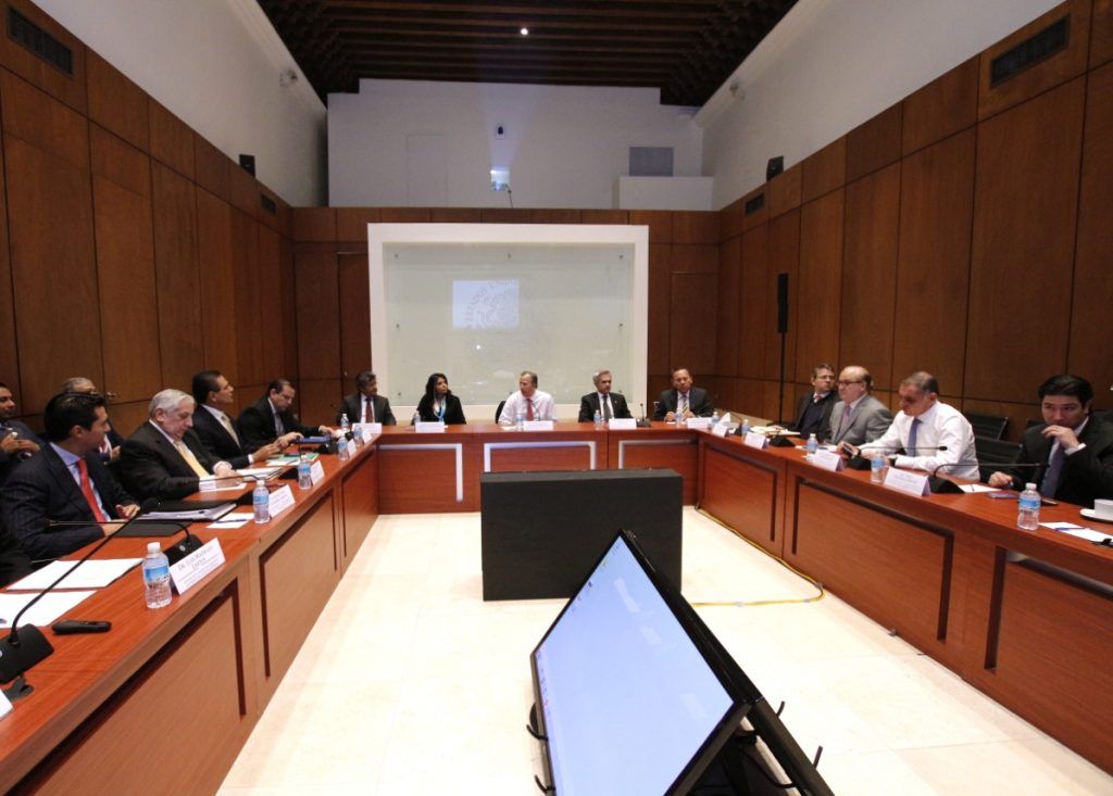 Meade justifica restricciones del presupuesto a gobernadores del PRD - FOTO-2-Secretario-Meade-en-el-marco-de-su-reunión-con-gobernadores-del-PRD-en-Palacio-Nacional-1024x733