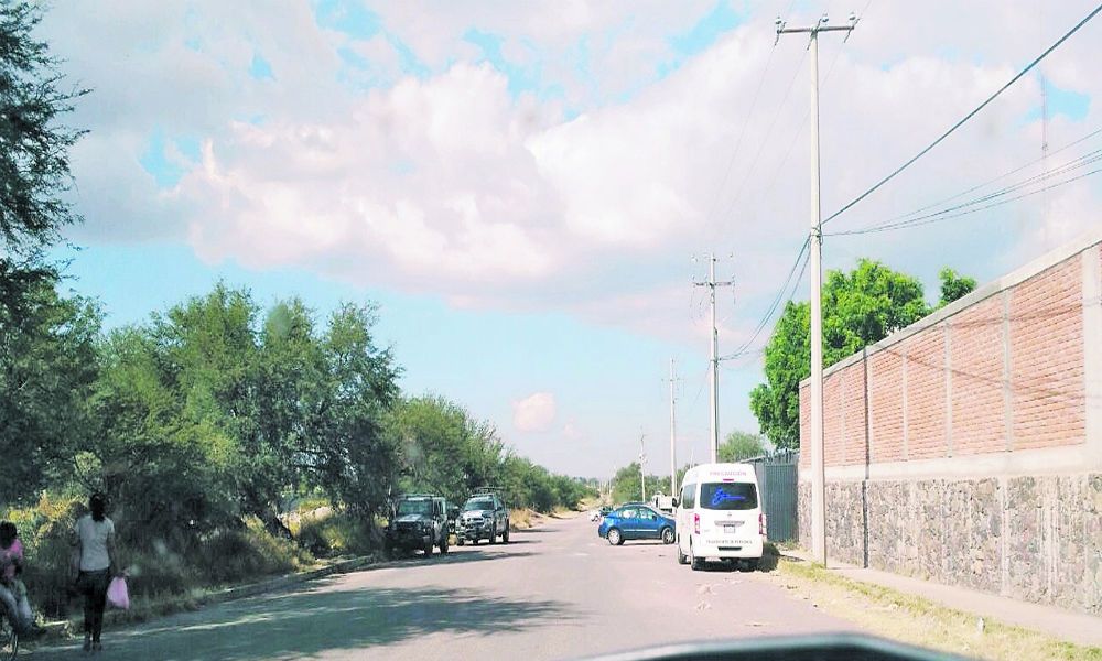 Alcalde amenaza con despedir a policías municipales