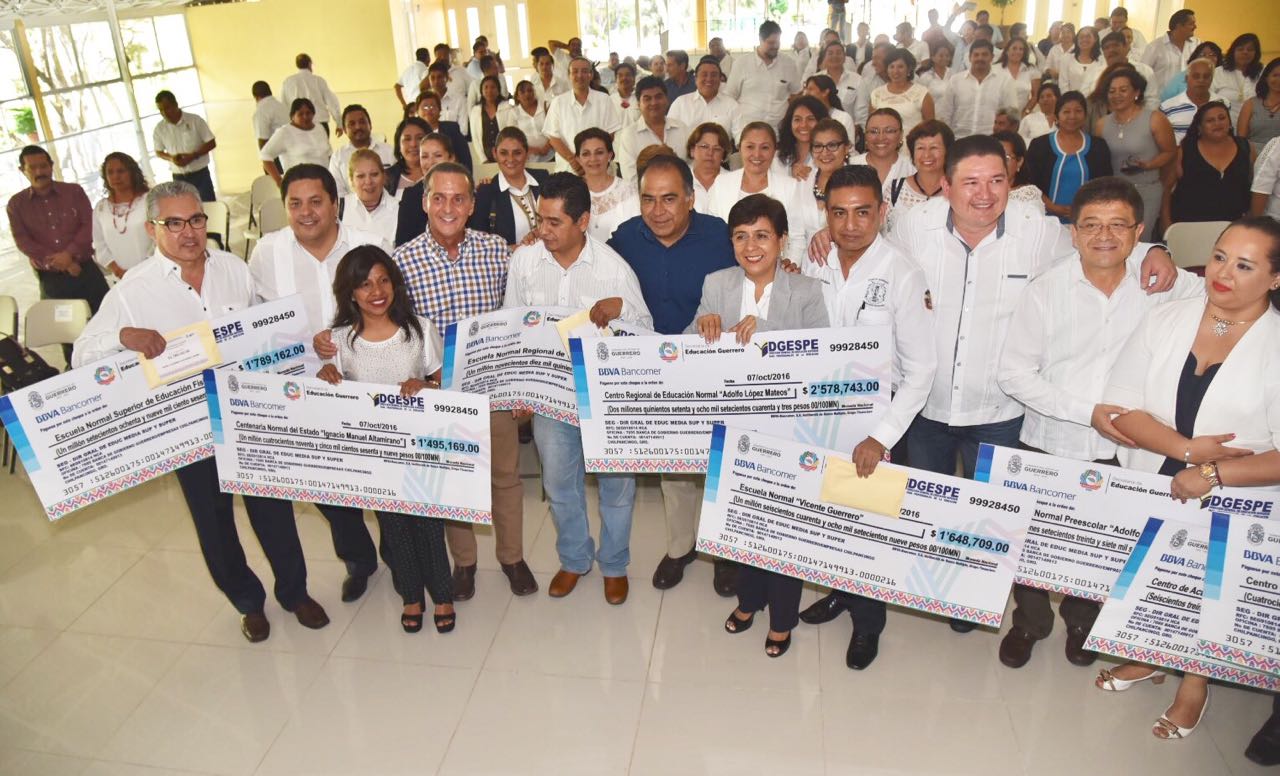 Entregan en Guerrero 21 mdp para mejorar la calidad educativa - IMG-20161010-WA0130