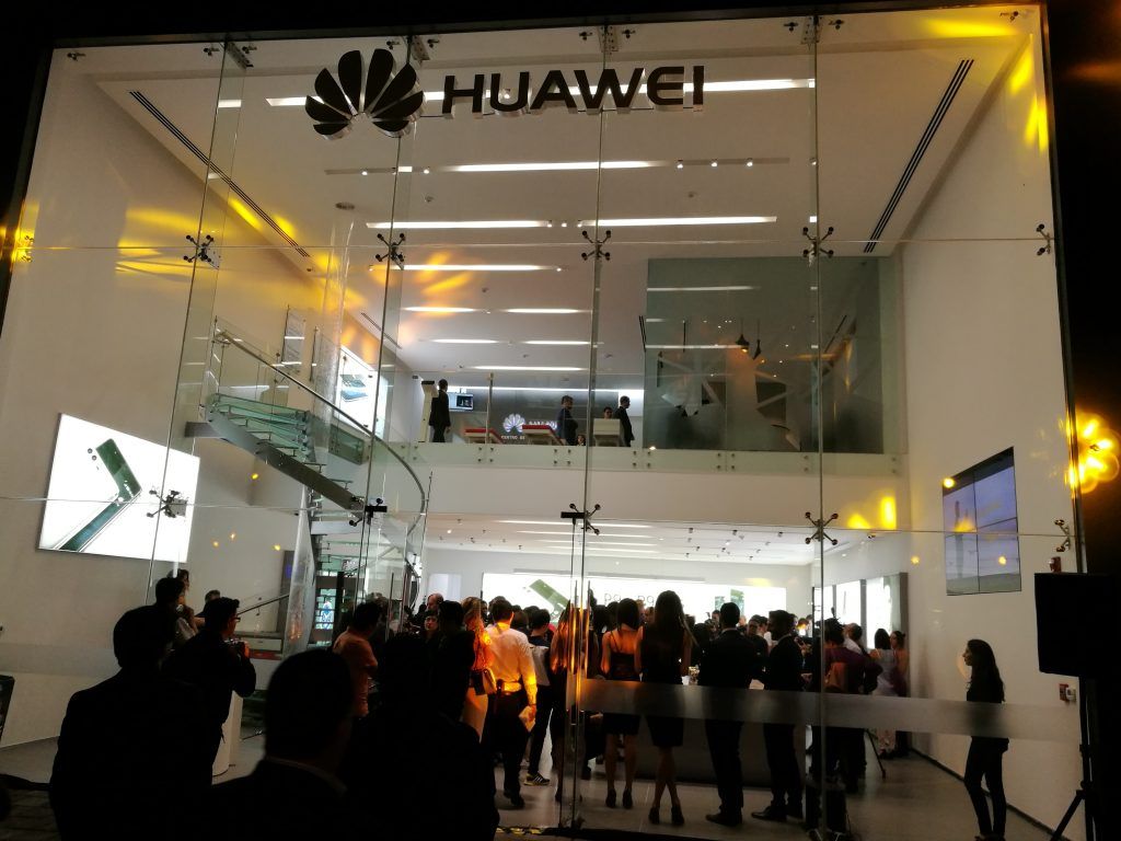 Huawei inaugura tienda de servicio en Polanco - IMG_20161013_204442-1024x768