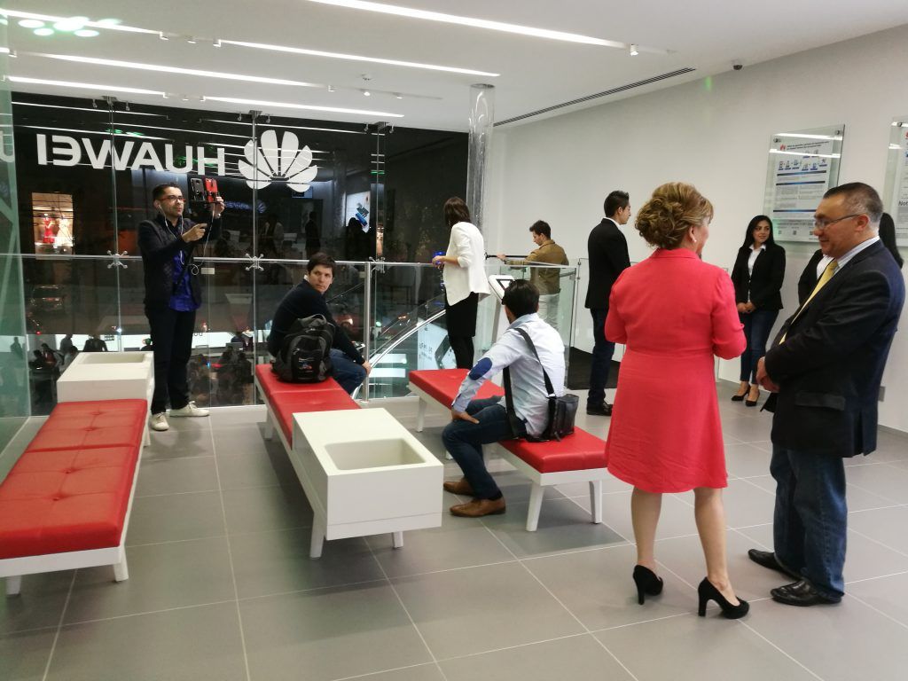 Huawei inaugura tienda de servicio en Polanco - IMG_20161013_210311-1024x768