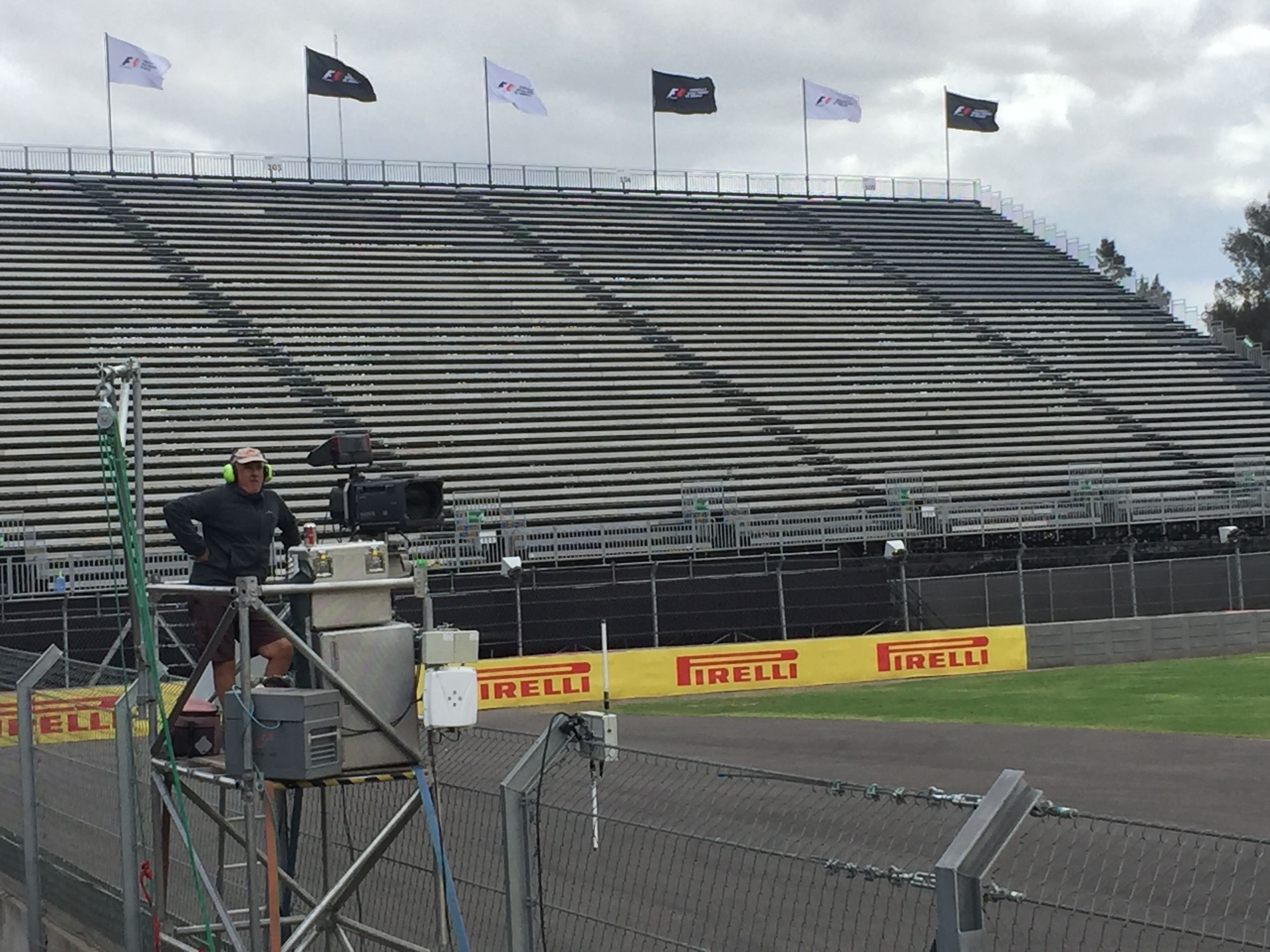 El Autódromo ya está listo para recibir al Gran Premio de México - La-producción-de-televisión-ya-también-se-encuentra-instalada-y-dando-los-ultios-dettalles