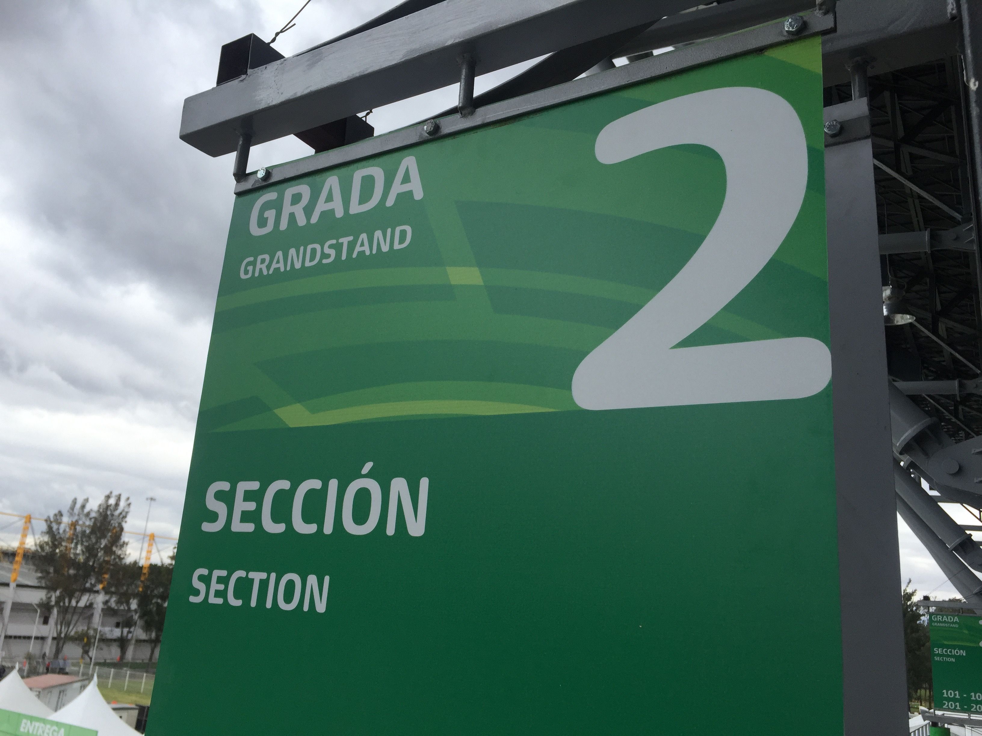 El Autódromo ya está listo para recibir al Gran Premio de México - Los-accesos-a-las-tribunas-se-encuetran-correctamente-señalizados